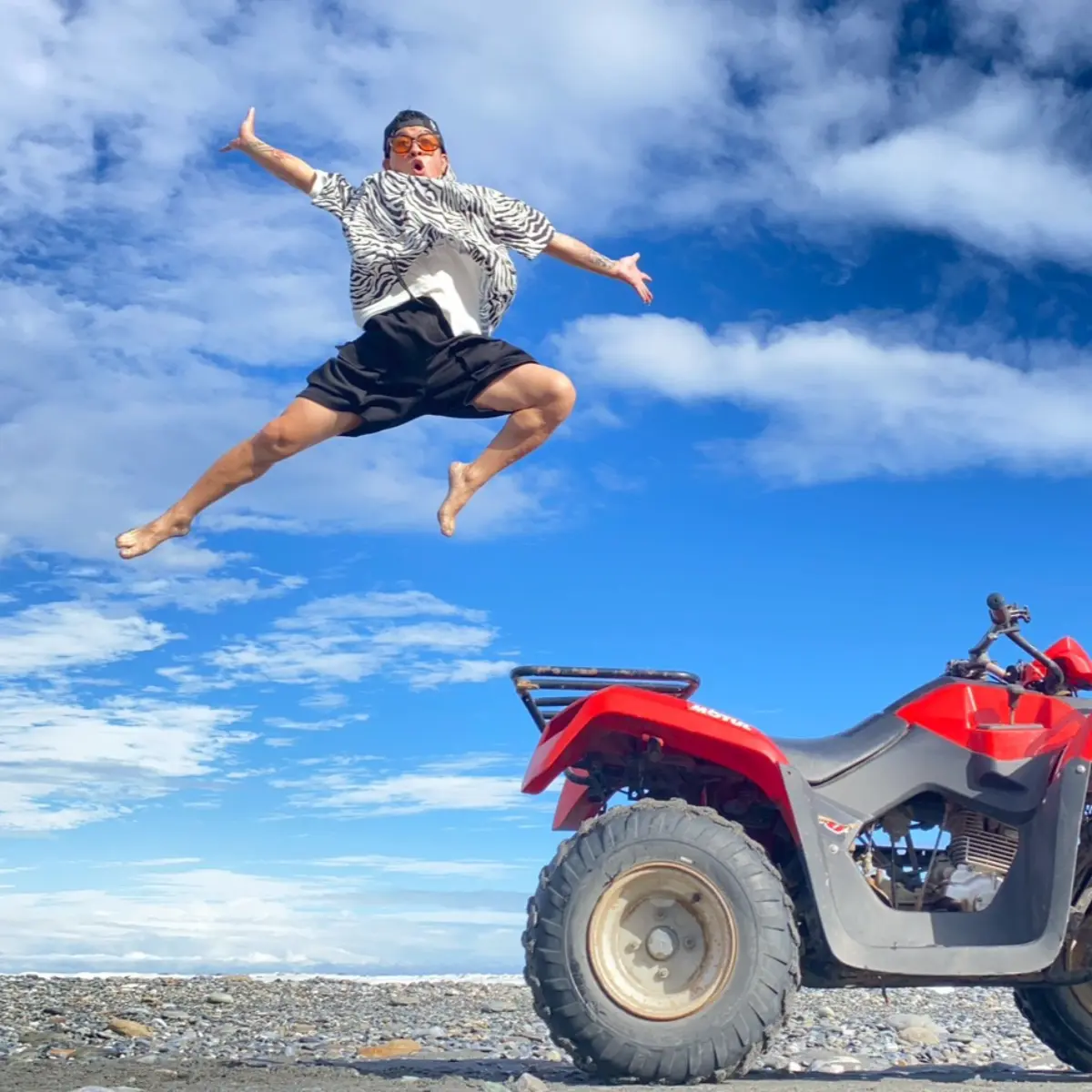 花蓮沙灘車推薦|猛哥海陸全餐$1,950|含四星住宿+賞鯨+天空之鏡